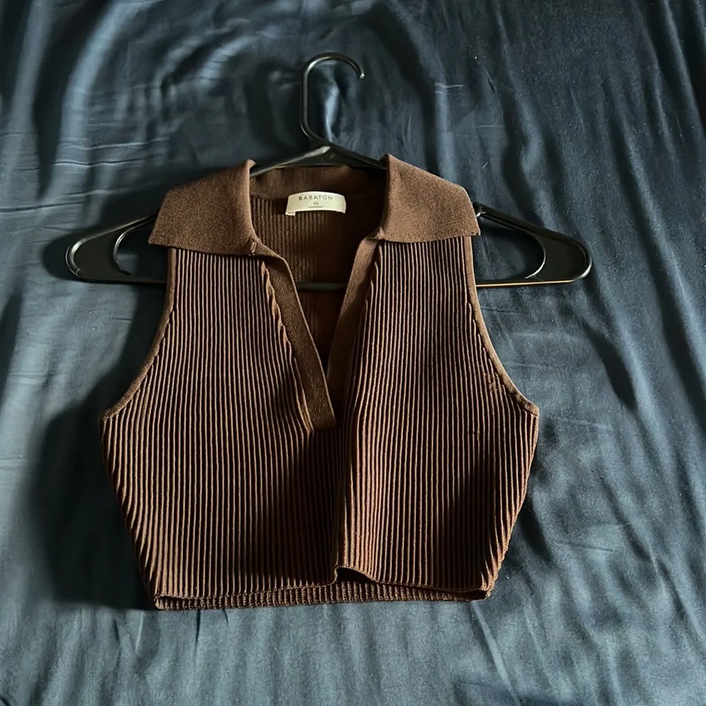 Aritzia Babaton Sculpt Knit Polo Top - Picture 8 of 11